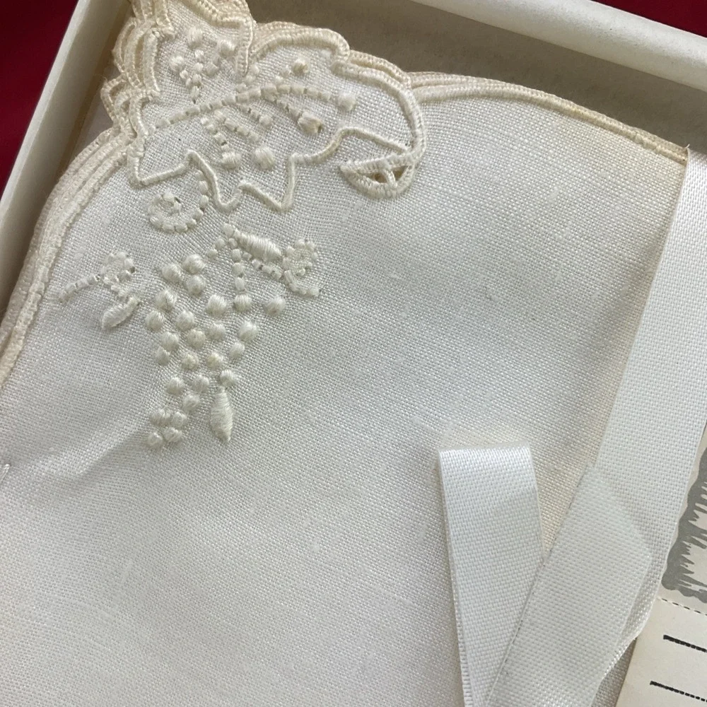 Leacock Portugal Handmade Linen Cocktail Napkins Set 8 Whitework Grapes MC-481